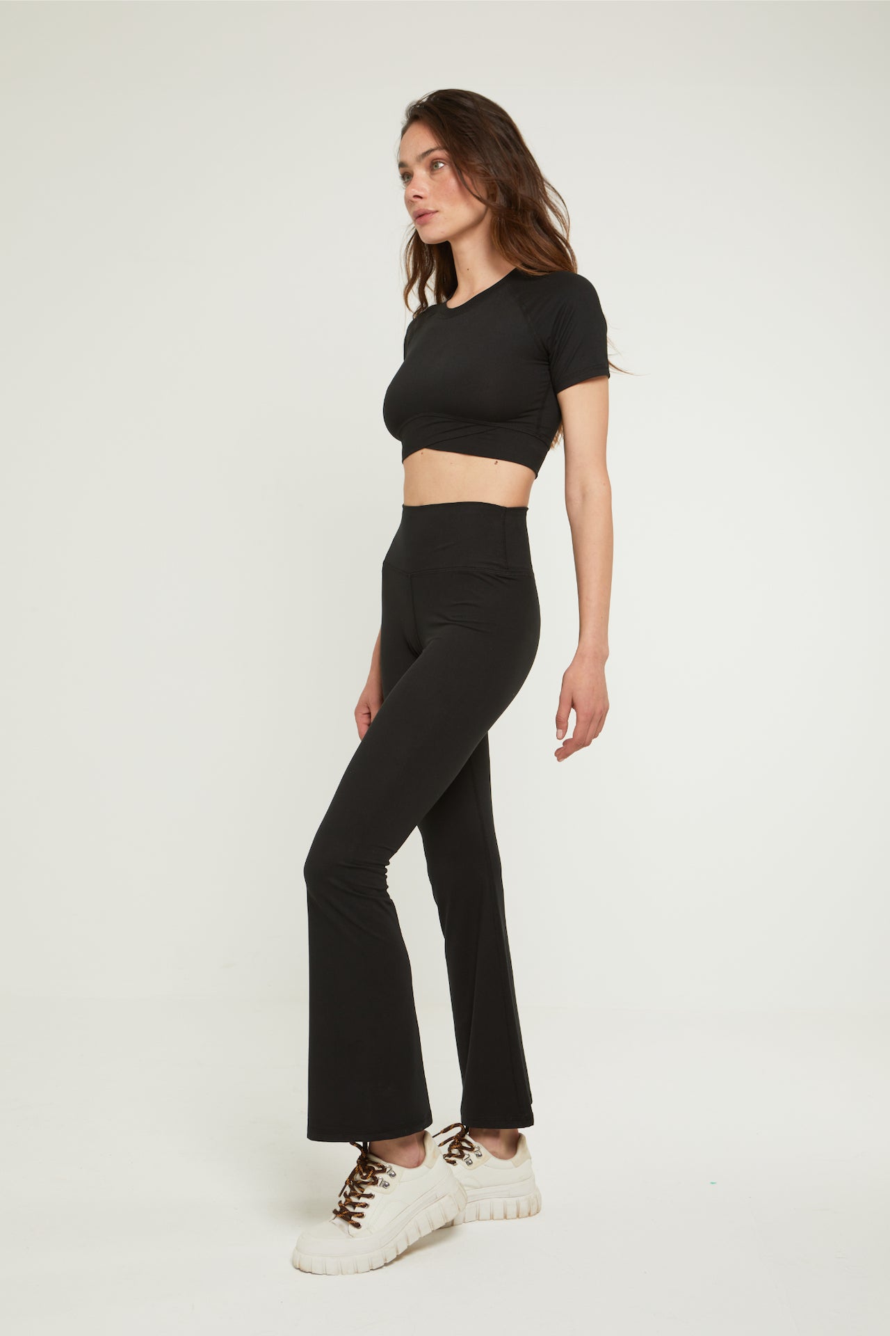BE SOFT CROP TOP-BLACK