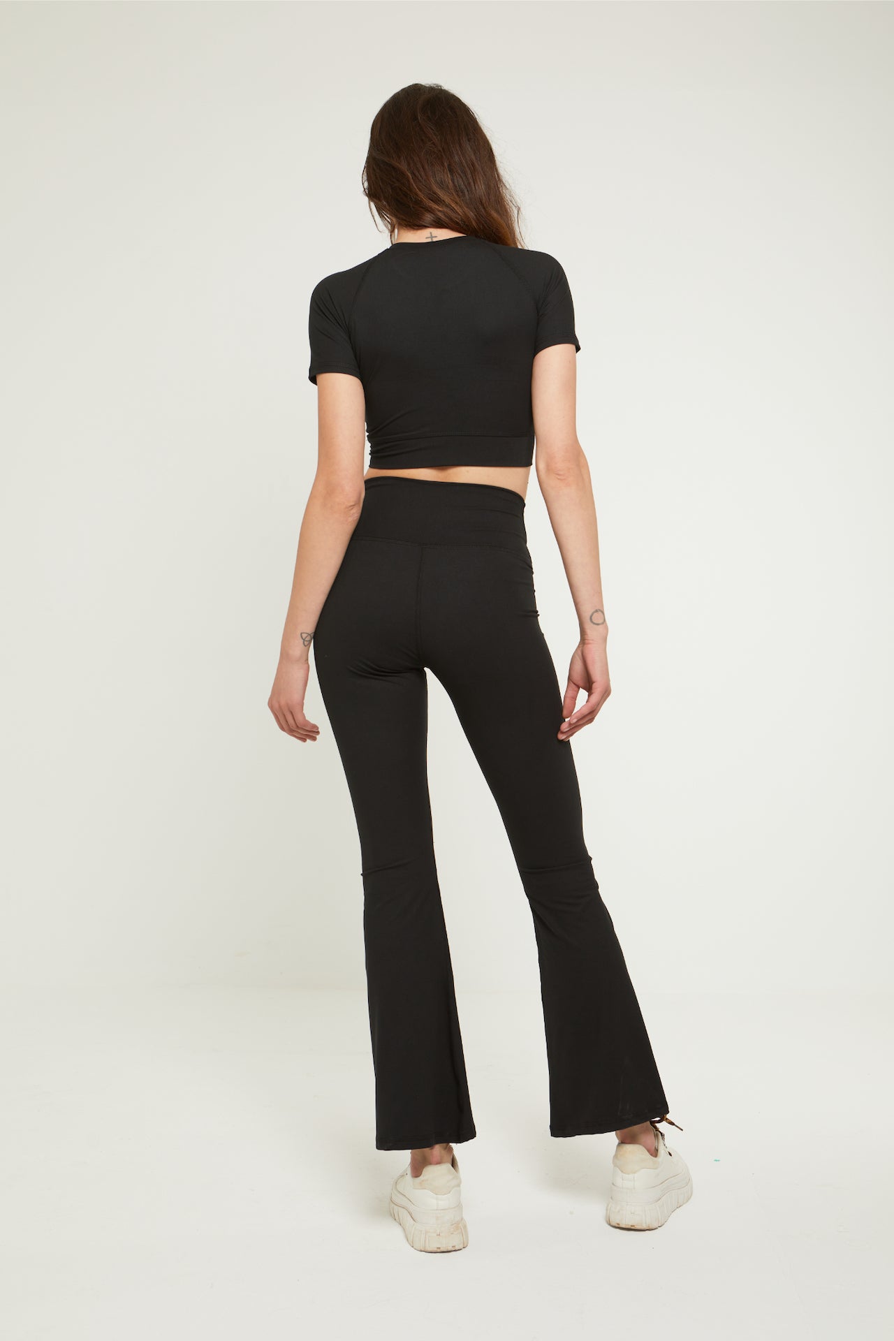 BE SOFT CROP TOP-BLACK